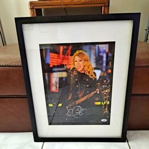 Taylor Swift Autographed Concert Photo 11×14 Certificate of Authenticity